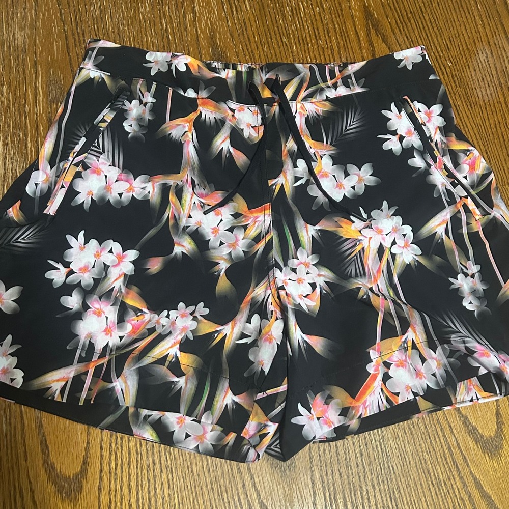 Tangerine Womens XL Black Tropical Floral Bird of Paradise Active Shorts Pockets
